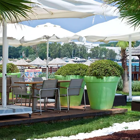 Üdülőközpont Radisson Blu & 5*