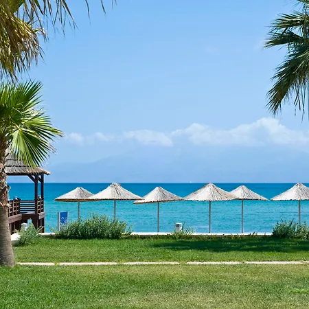 リゾート ラディソン ブルー ＆ スパ チェシメ