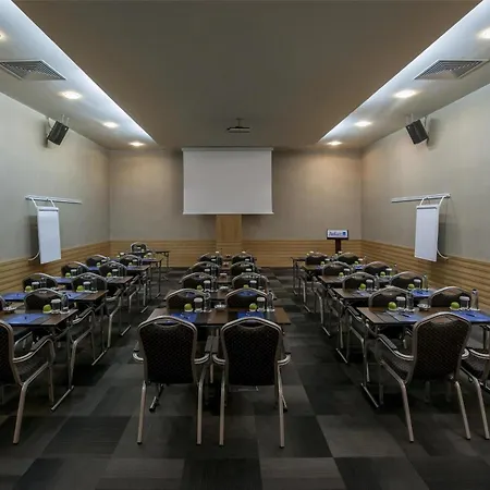 ラディソン ブルー ＆ スパ チェシメ