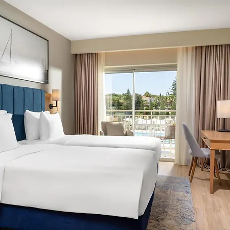 Radisson Blu & 5* Çeşme