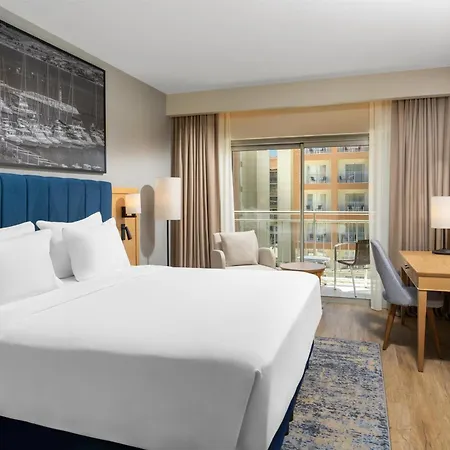 Radisson Blu & 5* Çeşme