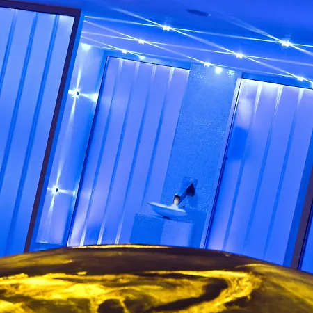 Radisson Blu &