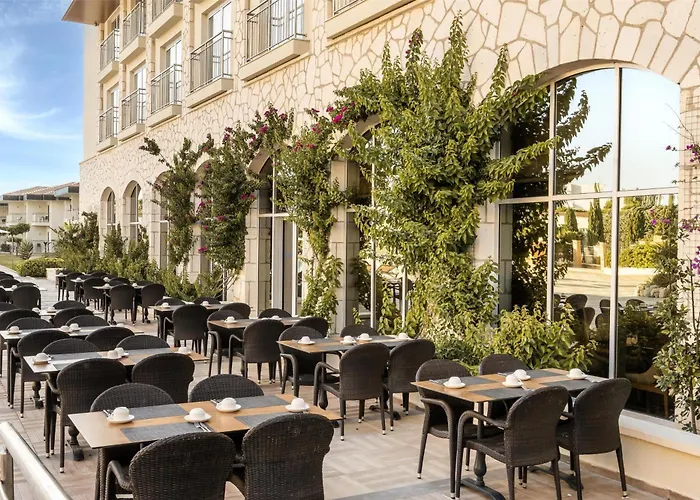 Radisson Blu & 5*